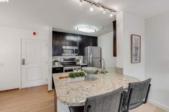 6400 Christie Ave 2112, Emeryville, CA 94608