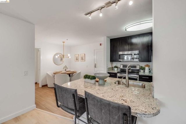 6400 Christie Ave 2112, Emeryville, CA 94608