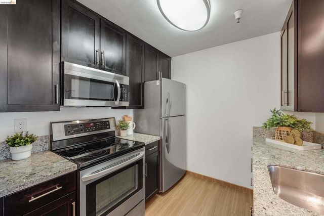 6400 Christie Ave 2112, Emeryville, CA 94608