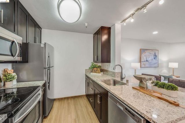 6400 Christie Ave 2112, Emeryville, CA 94608