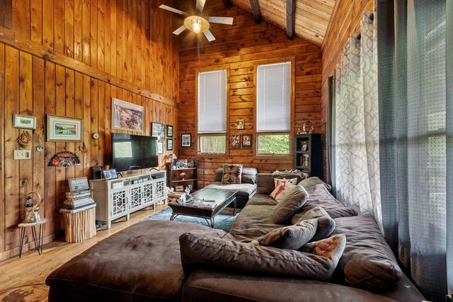90 Appleton Cir, Fitchburg, MA 01420