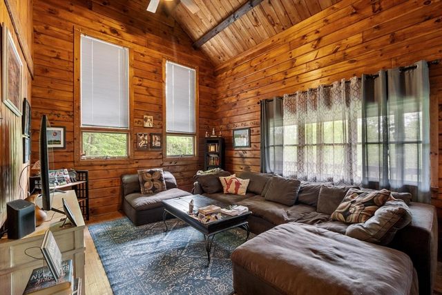 90 Appleton Cir, Fitchburg, MA 01420