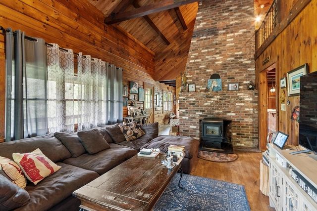 90 Appleton Cir, Fitchburg, MA 01420