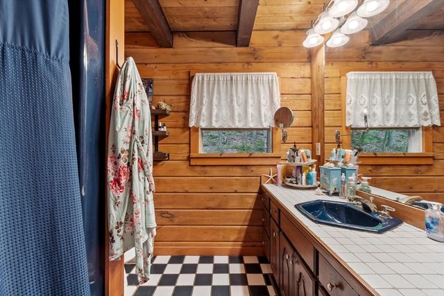 90 Appleton Cir, Fitchburg, MA 01420