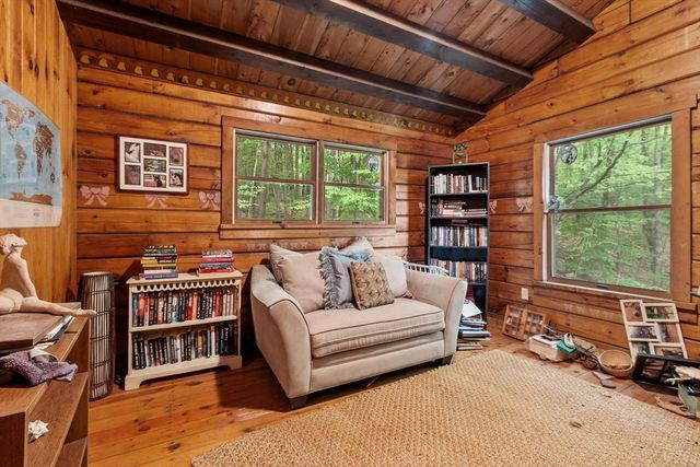 90 Appleton Cir, Fitchburg, MA 01420