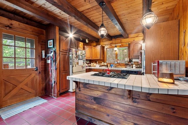 90 Appleton Cir, Fitchburg, MA 01420