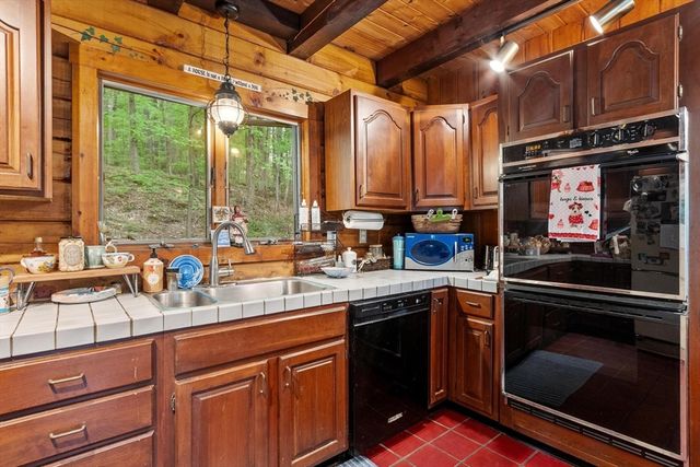 90 Appleton Cir, Fitchburg, MA 01420