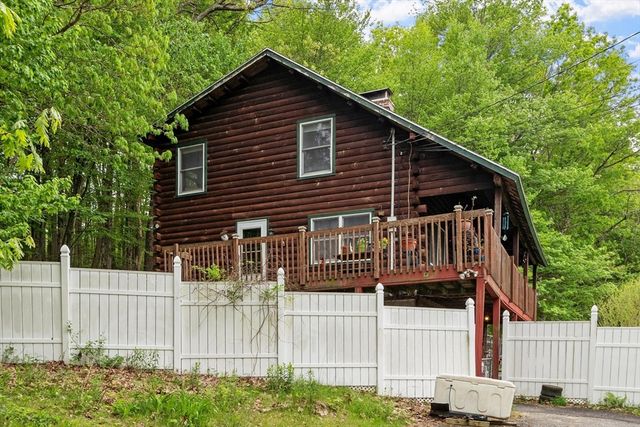 90 Appleton Cir, Fitchburg, MA 01420