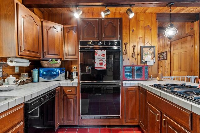 90 Appleton Cir, Fitchburg, MA 01420