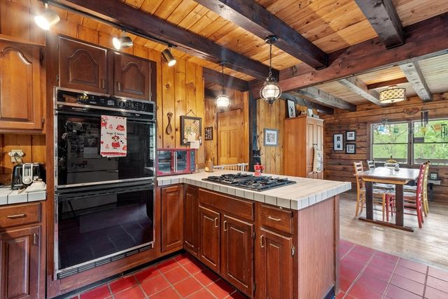 90 Appleton Cir, Fitchburg, MA 01420