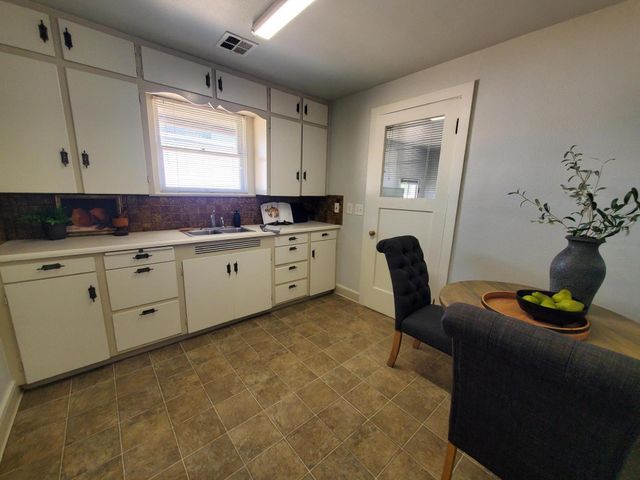 1204 W Main Street, Medford, OR 97501