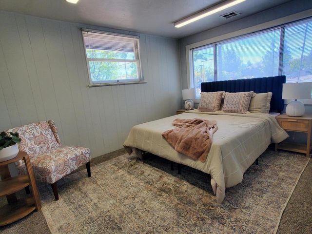 1204 W Main Street, Medford, OR 97501