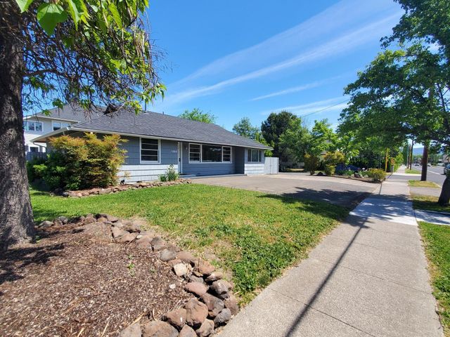 1204 W Main Street, Medford, OR 97501