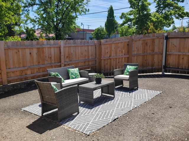 1204 W Main Street, Medford, OR 97501