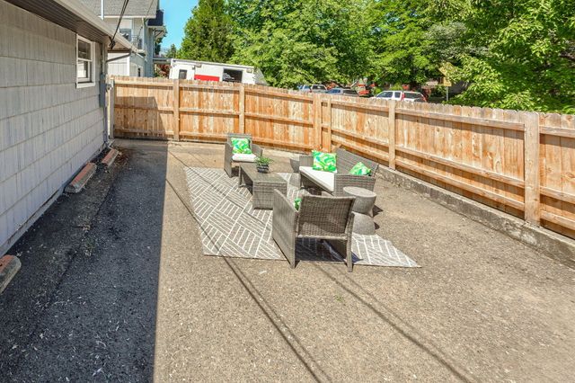 1204 W Main Street, Medford, OR 97501