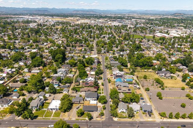 1204 W Main Street, Medford, OR 97501