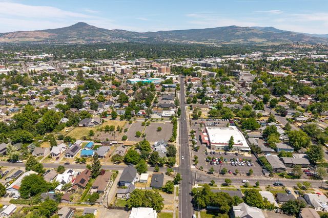 1204 W Main Street, Medford, OR 97501
