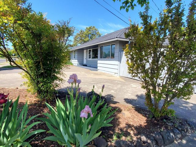 1204 W Main Street, Medford, OR 97501