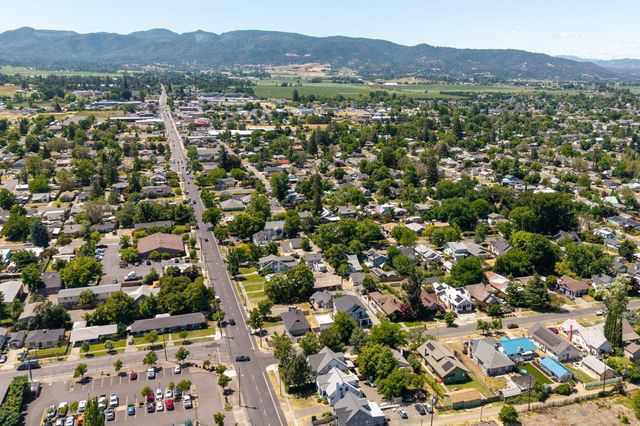 1204 W Main Street, Medford, OR 97501