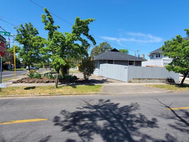 1204 W Main Street, Medford, OR 97501