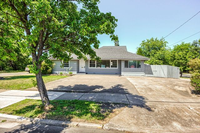 1204 W Main Street, Medford, OR 97501