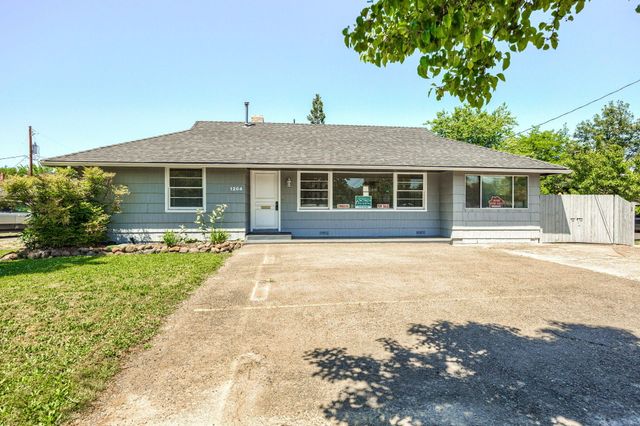 1204 W Main Street, Medford, OR 97501