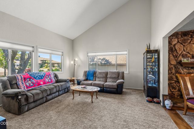 1031 Kristen Drive, Medford, OR 97504