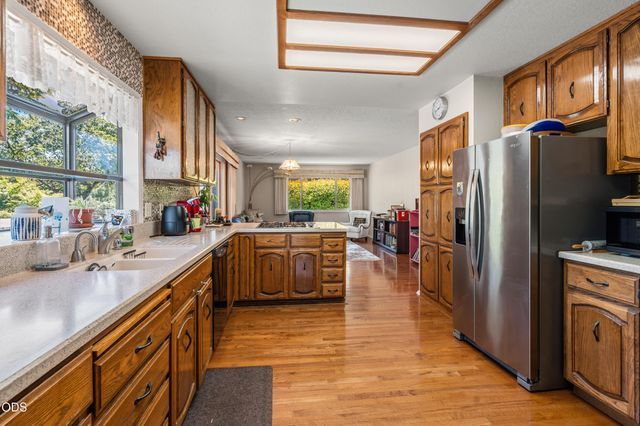 1031 Kristen Drive, Medford, OR 97504