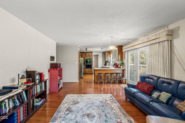 1031 Kristen Drive, Medford, OR 97504