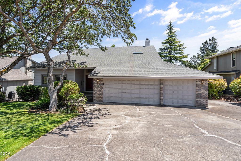 1031 Kristen Drive, Medford, OR 97504