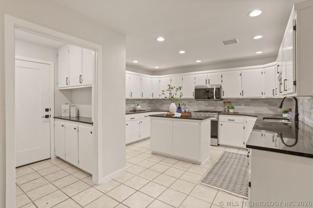 418 W CooWeeScooWee Avenue W, Oologah, OK 74053