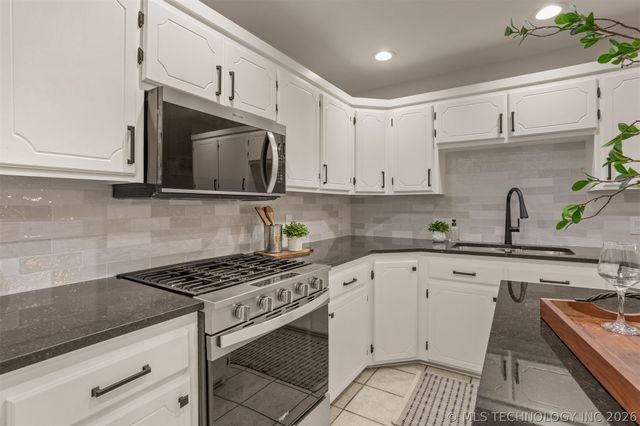 418 W CooWeeScooWee Avenue W, Oologah, OK 74053