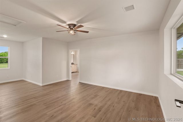 418 W CooWeeScooWee Avenue W, Oologah, OK 74053