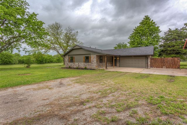 418 W CooWeeScooWee Avenue W, Oologah, OK 74053