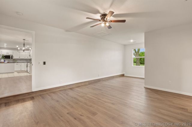 418 W CooWeeScooWee Avenue W, Oologah, OK 74053