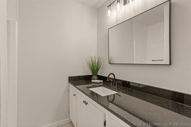 418 W CooWeeScooWee Avenue W, Oologah, OK 74053