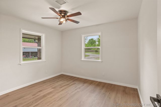 418 W CooWeeScooWee Avenue W, Oologah, OK 74053