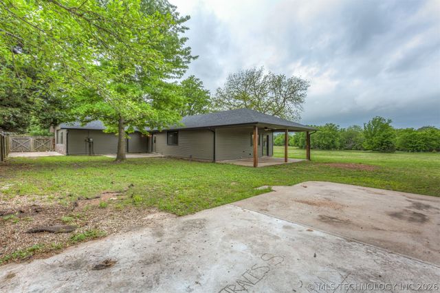 418 W CooWeeScooWee Avenue W, Oologah, OK 74053