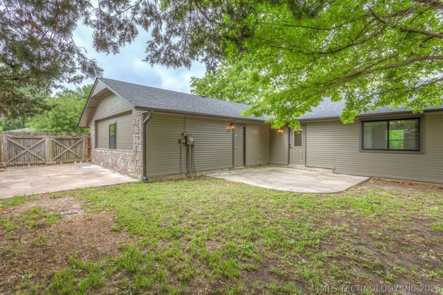 418 W CooWeeScooWee Avenue W, Oologah, OK 74053