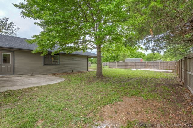 418 W CooWeeScooWee Avenue W, Oologah, OK 74053