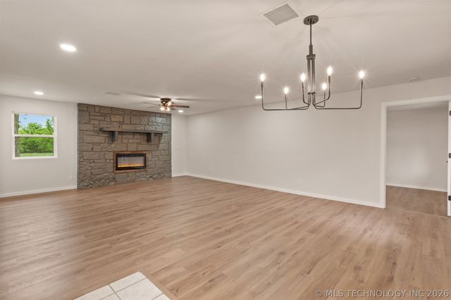 418 W CooWeeScooWee Avenue W, Oologah, OK 74053
