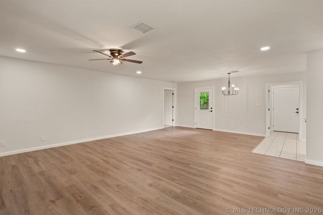 418 W CooWeeScooWee Avenue W, Oologah, OK 74053