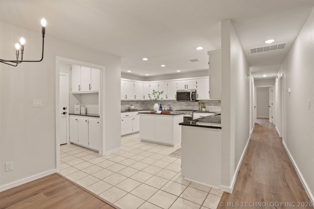 418 W CooWeeScooWee Avenue W, Oologah, OK 74053