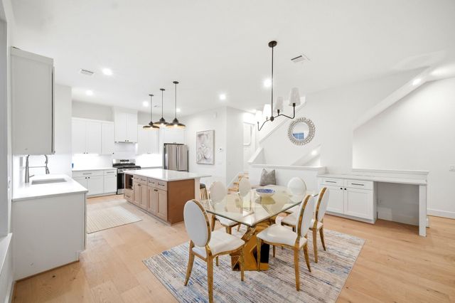 2212 Lou Ellen Lane F, Houston, TX 77018