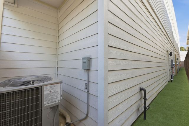 2212 Lou Ellen Lane F, Houston, TX 77018