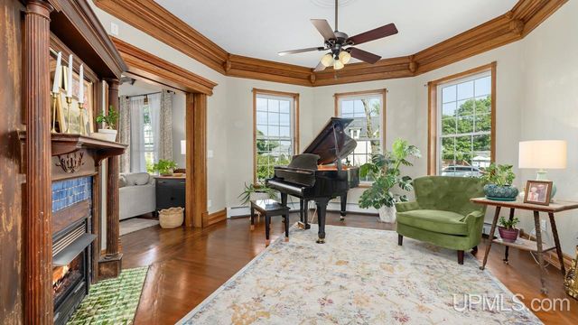 703 Michigan Avenue, Gladstone, MI 49837