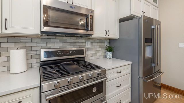 703 Michigan Avenue, Gladstone, MI 49837