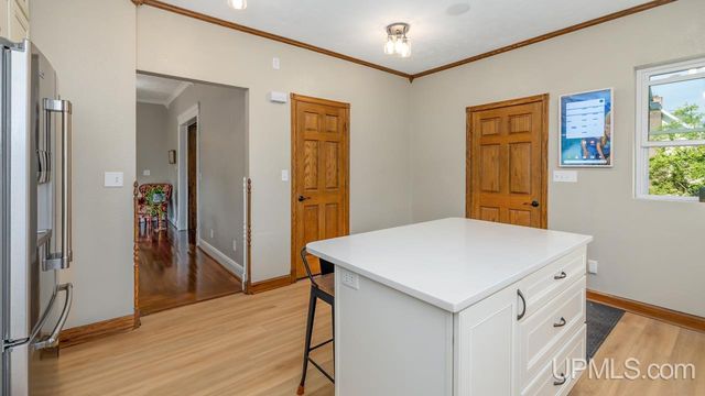 703 Michigan Avenue, Gladstone, MI 49837