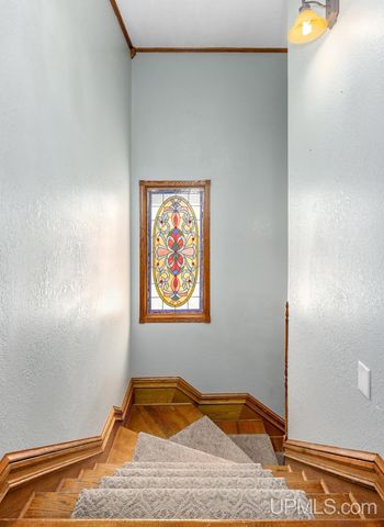 703 Michigan Avenue, Gladstone, MI 49837