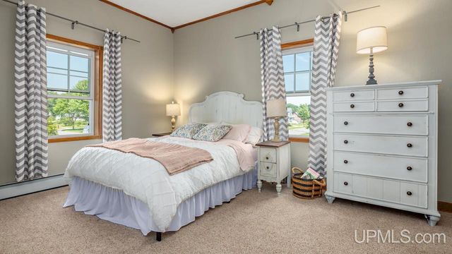 703 Michigan Avenue, Gladstone, MI 49837